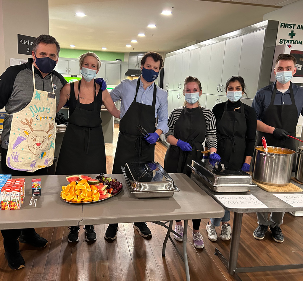 People volunteering at Home for Dinner